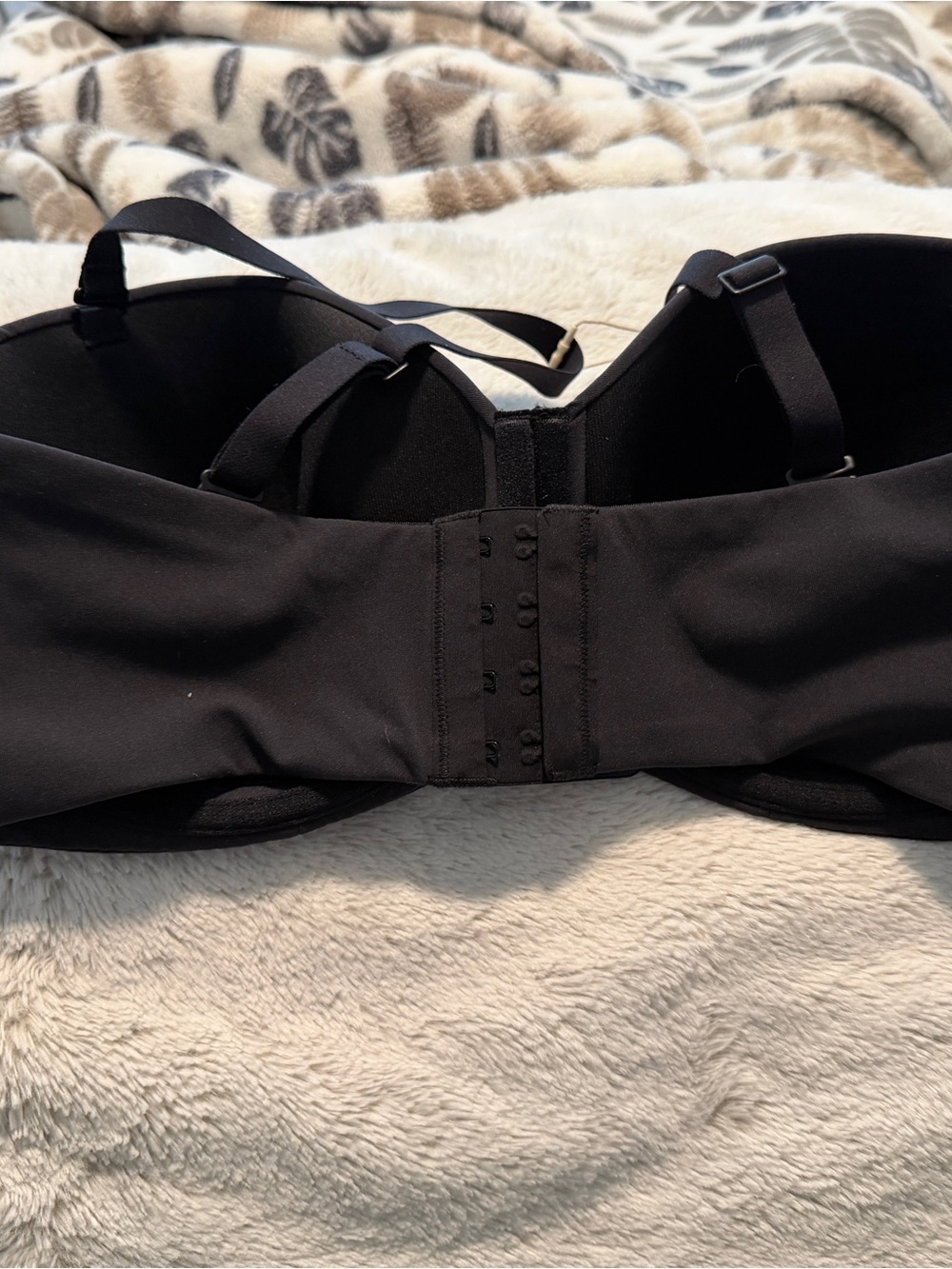 SKIMS Black fits everybody strapless bra - Picture 3 of 8